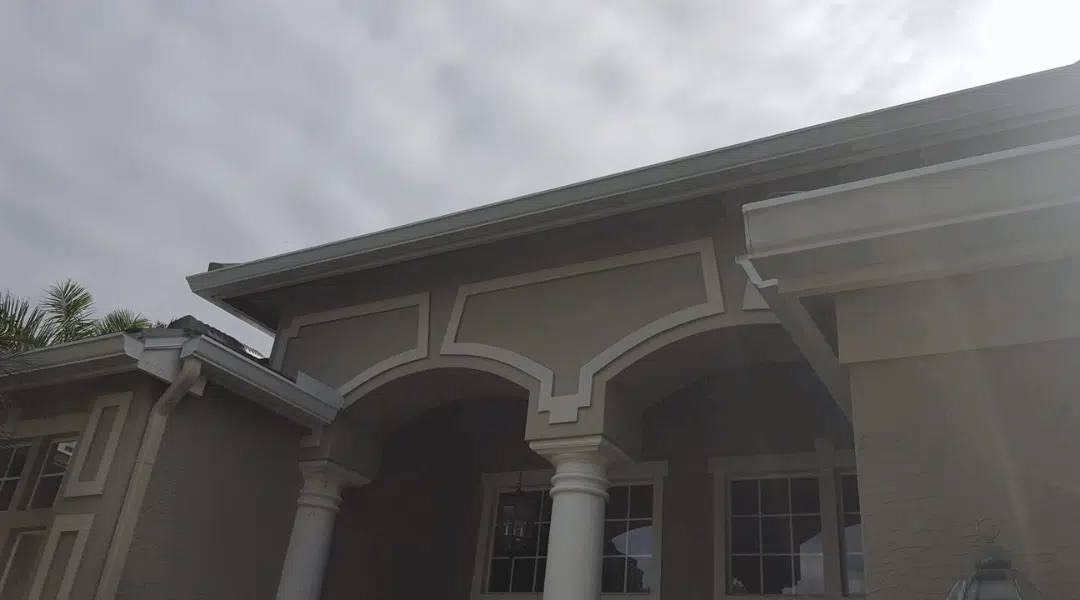 Seamless vs. Sectional Gutters: A Comprehensive Comparison